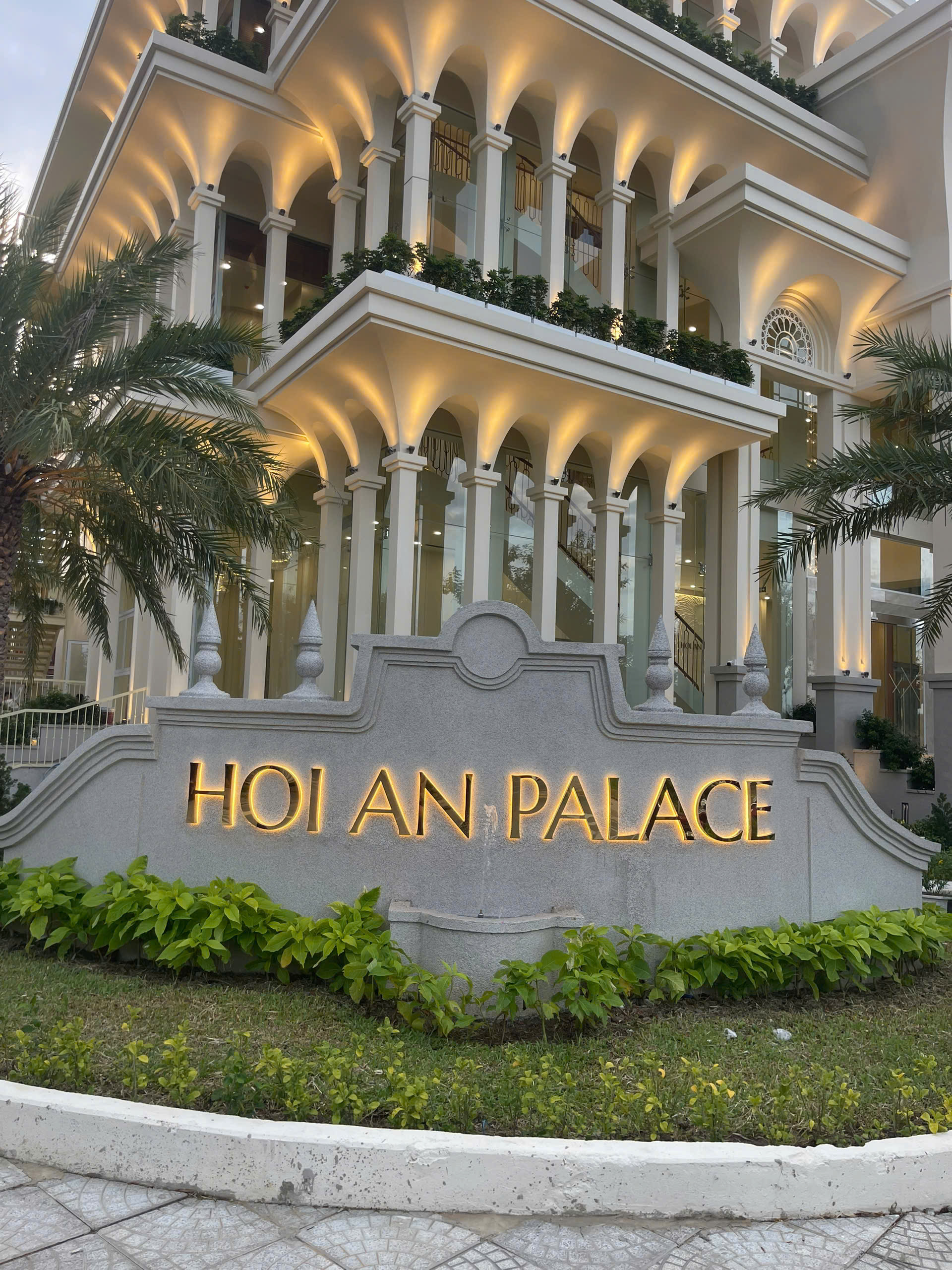 DỰ ÁN MÀN HÌNH LED & ÁNH SÁNG TIỆC CƯỚI HỘI AN PALACE — DO ĐÈN SÂN KHẤU CQ THI CÔNG & LẮP ĐẶT