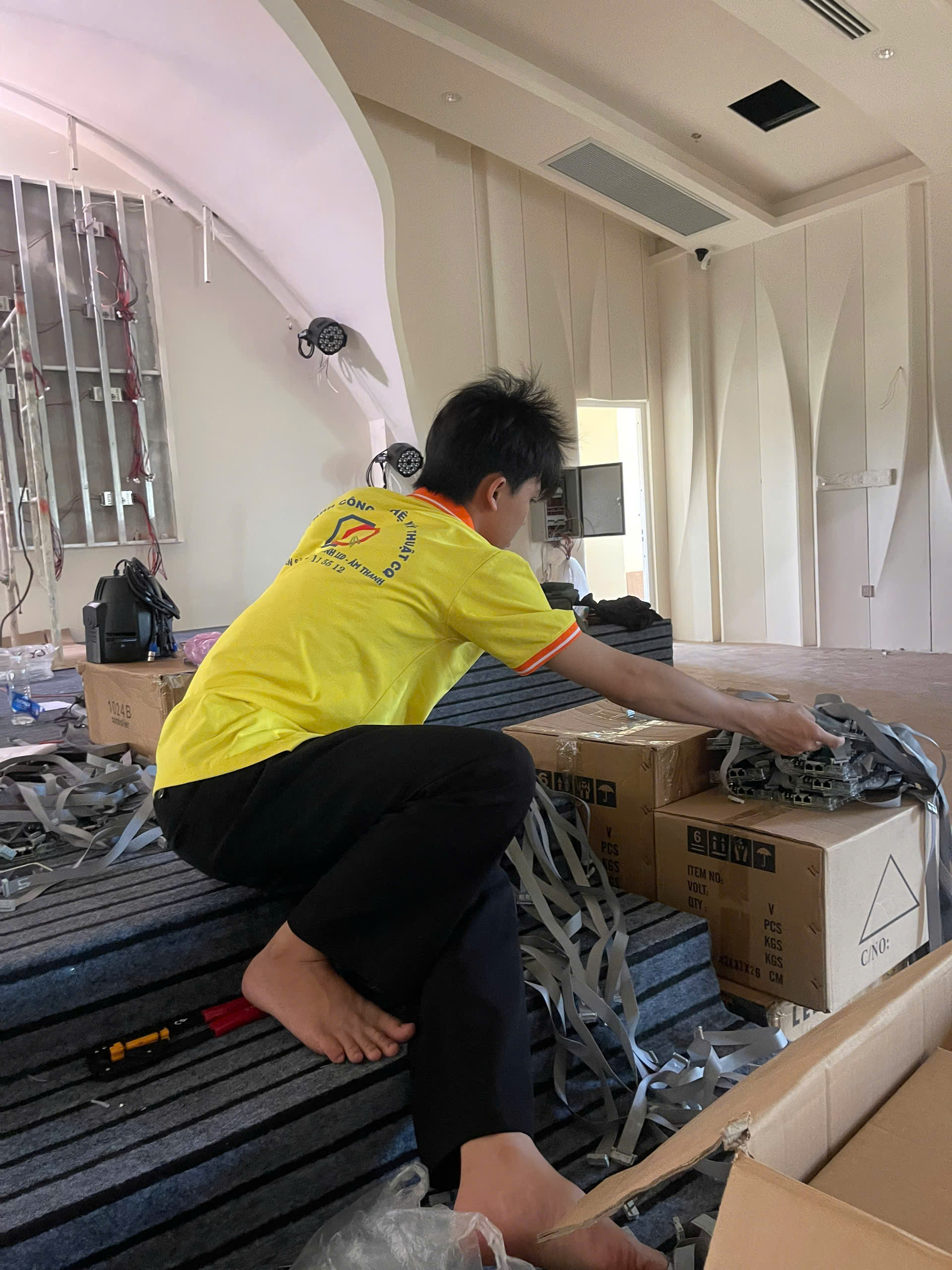 DỰ ÁN MÀN HÌNH LED & ÁNH SÁNG TIỆC CƯỚI HỘI AN PALACE — DO ĐÈN SÂN KHẤU CQ THI CÔNG & LẮP ĐẶT