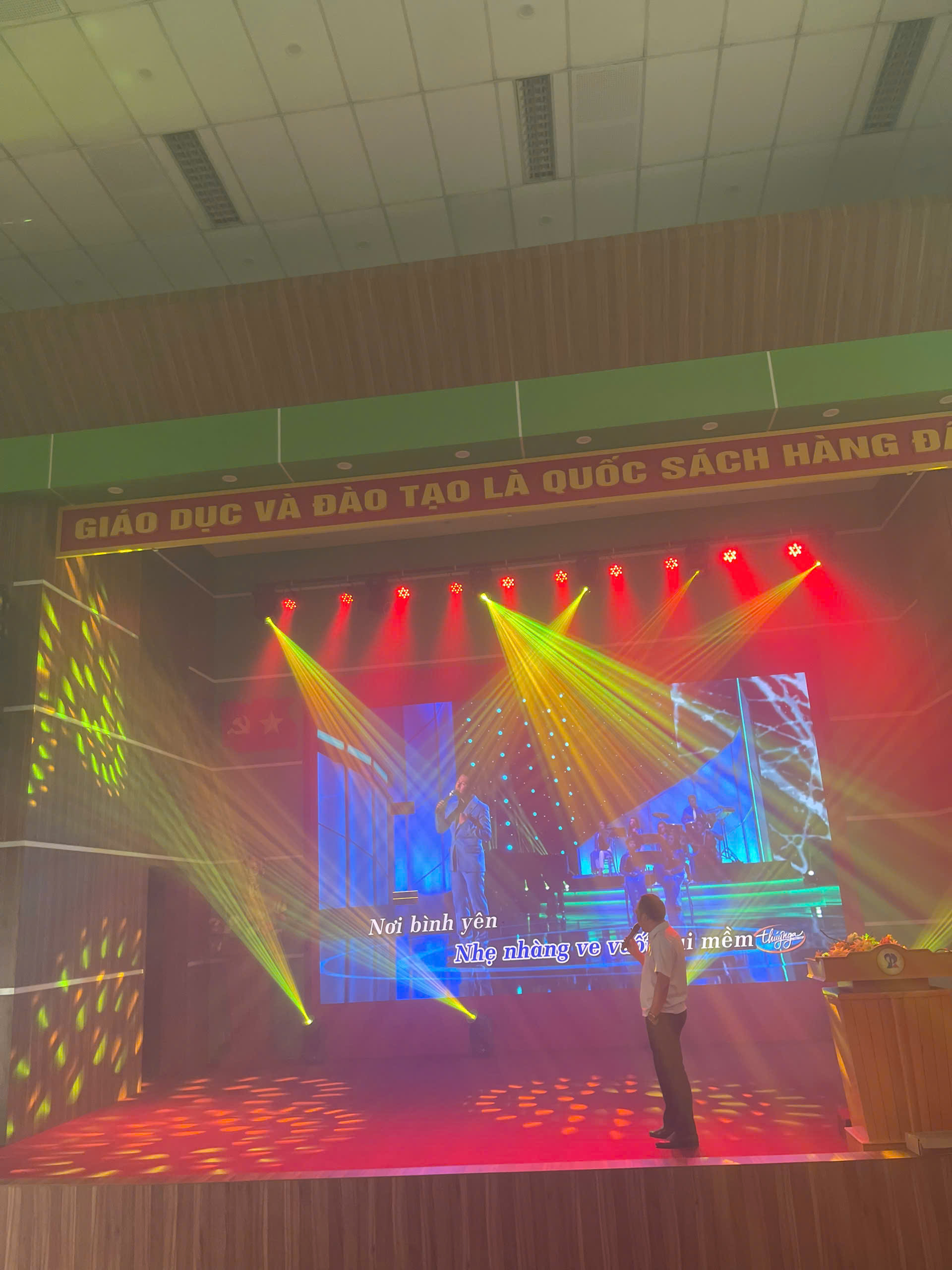 DỰ ÁN LẮP ĐẶT HỆ THỐNG CHIẾU SÁNG HỘI TRƯỜNG A5 – TRƯỜNG ĐẠI HỌC SƯ PHẠM ĐÀ NẴNG