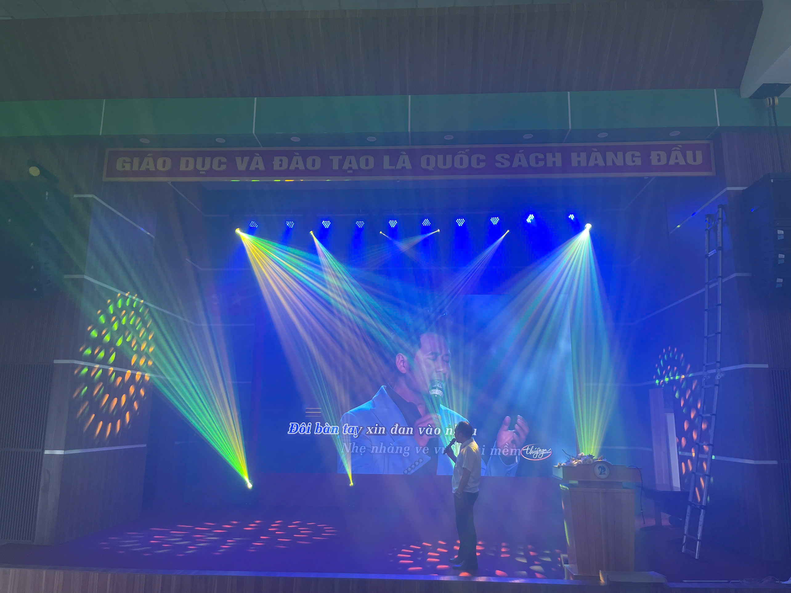 DỰ ÁN LẮP ĐẶT HỆ THỐNG CHIẾU SÁNG HỘI TRƯỜNG A5 – TRƯỜNG ĐẠI HỌC SƯ PHẠM ĐÀ NẴNG