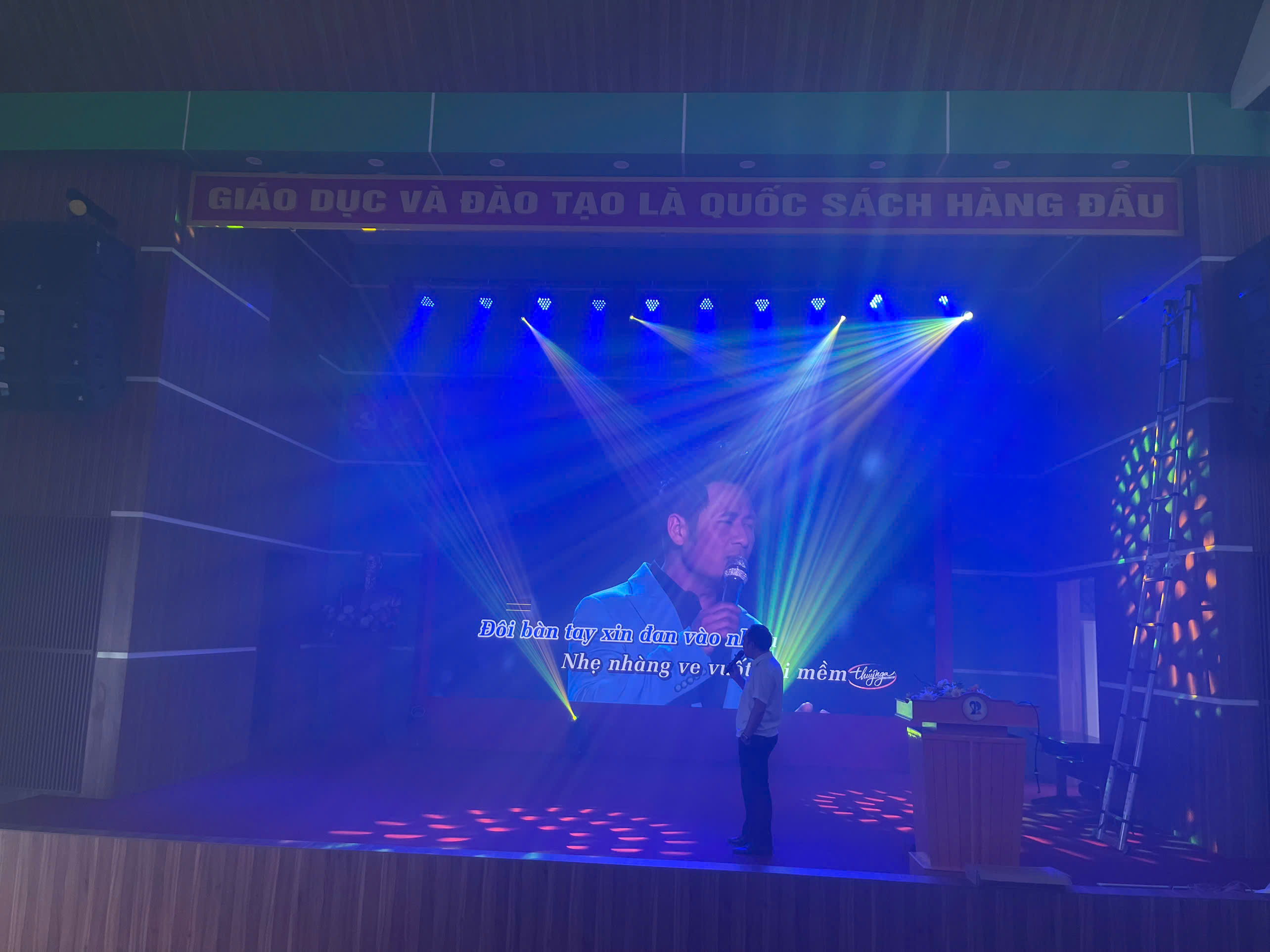 DỰ ÁN LẮP ĐẶT HỆ THỐNG CHIẾU SÁNG HỘI TRƯỜNG A5 – TRƯỜNG ĐẠI HỌC SƯ PHẠM ĐÀ NẴNG