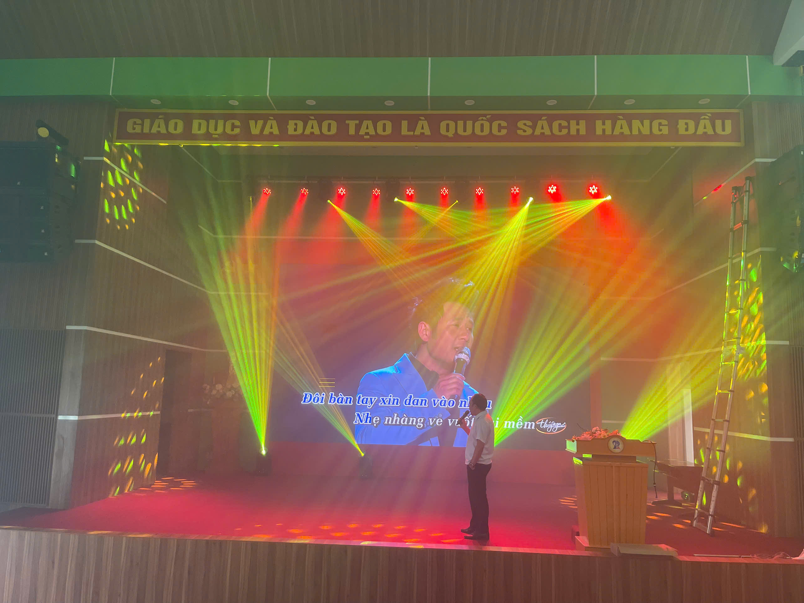 DỰ ÁN LẮP ĐẶT HỆ THỐNG CHIẾU SÁNG HỘI TRƯỜNG A5 – TRƯỜNG ĐẠI HỌC SƯ PHẠM ĐÀ NẴNG
