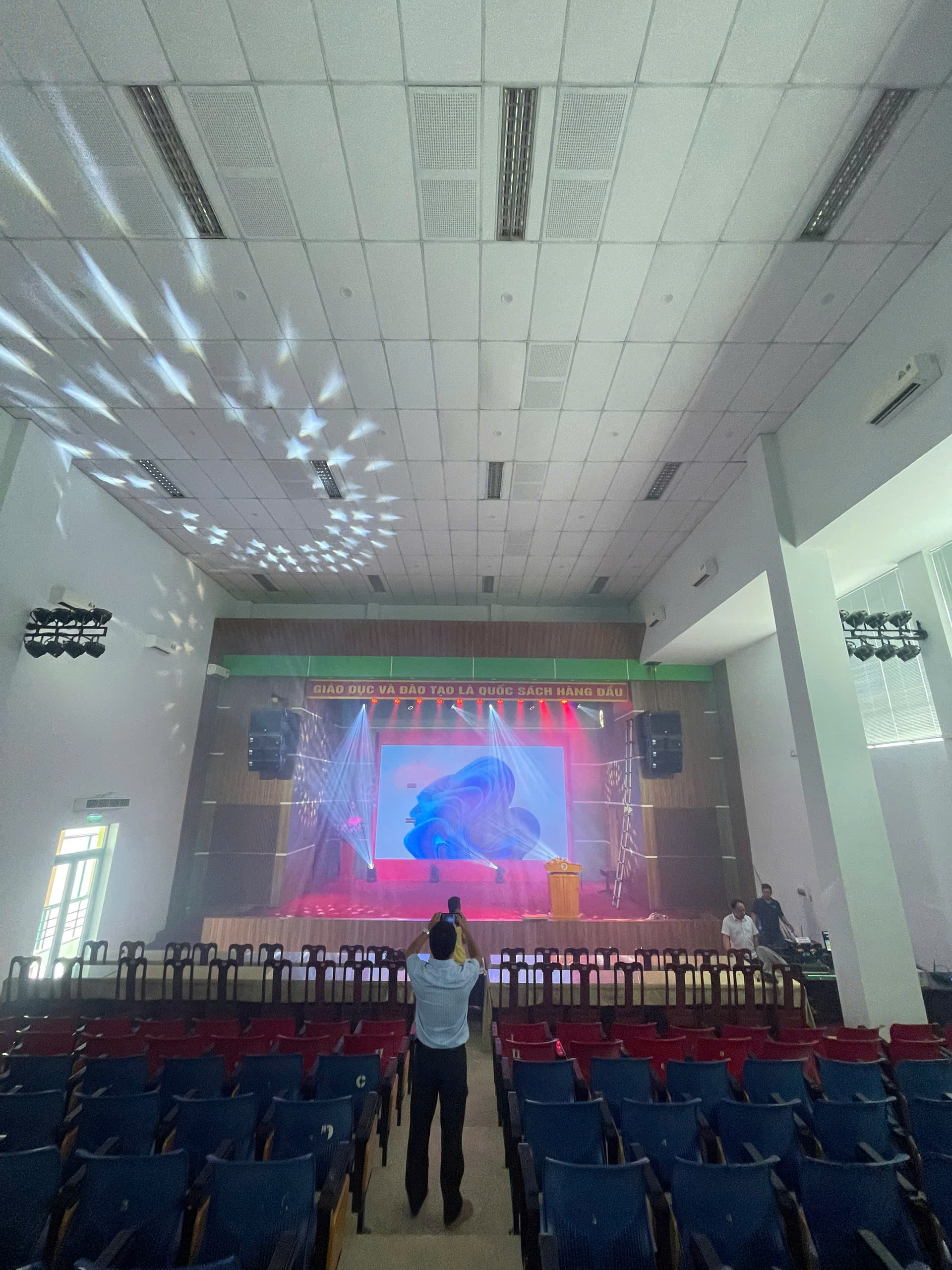 DỰ ÁN LẮP ĐẶT HỆ THỐNG CHIẾU SÁNG HỘI TRƯỜNG A5 – TRƯỜNG ĐẠI HỌC SƯ PHẠM ĐÀ NẴNG