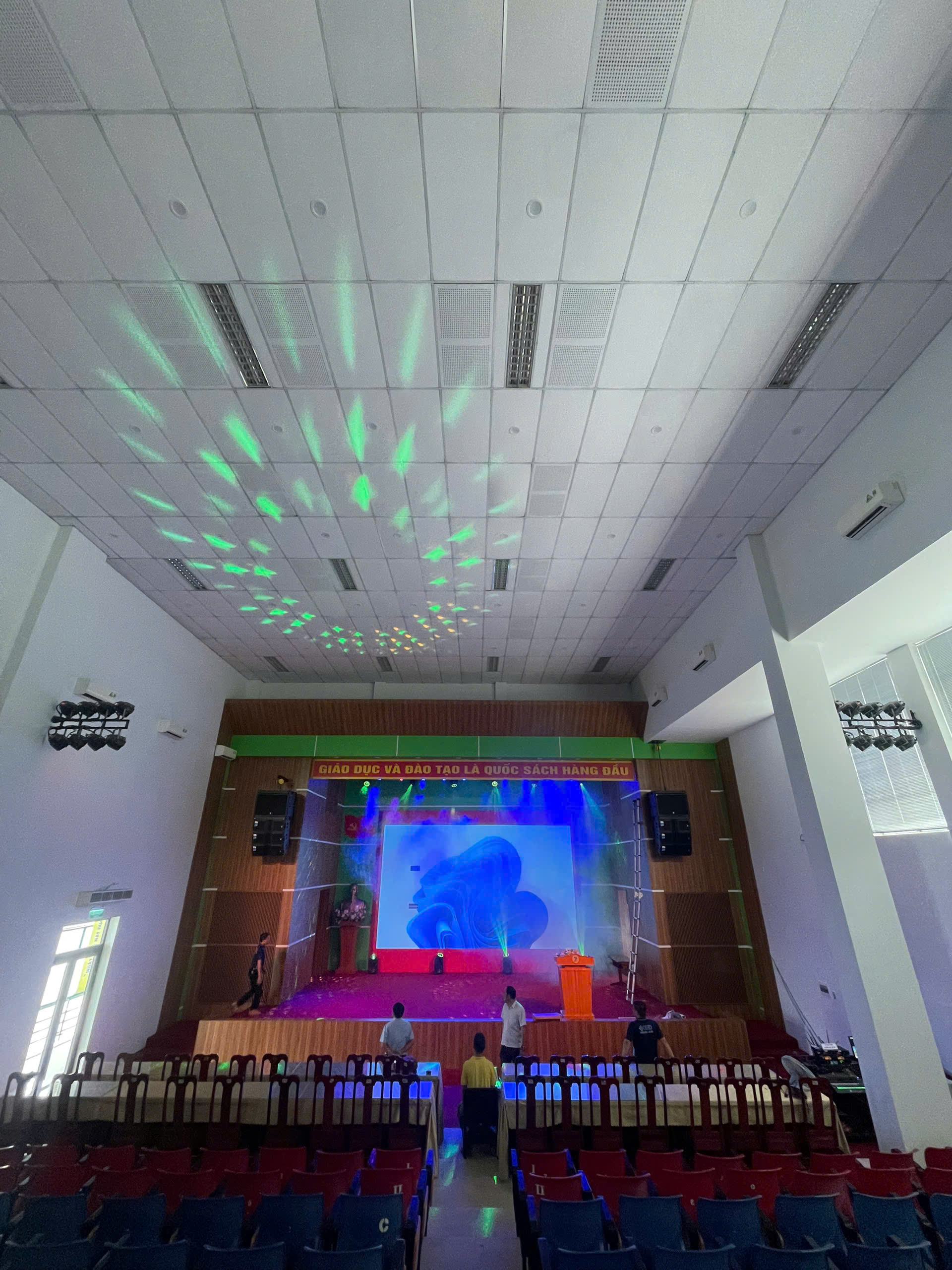 DỰ ÁN LẮP ĐẶT HỆ THỐNG CHIẾU SÁNG HỘI TRƯỜNG A5 – TRƯỜNG ĐẠI HỌC SƯ PHẠM ĐÀ NẴNG