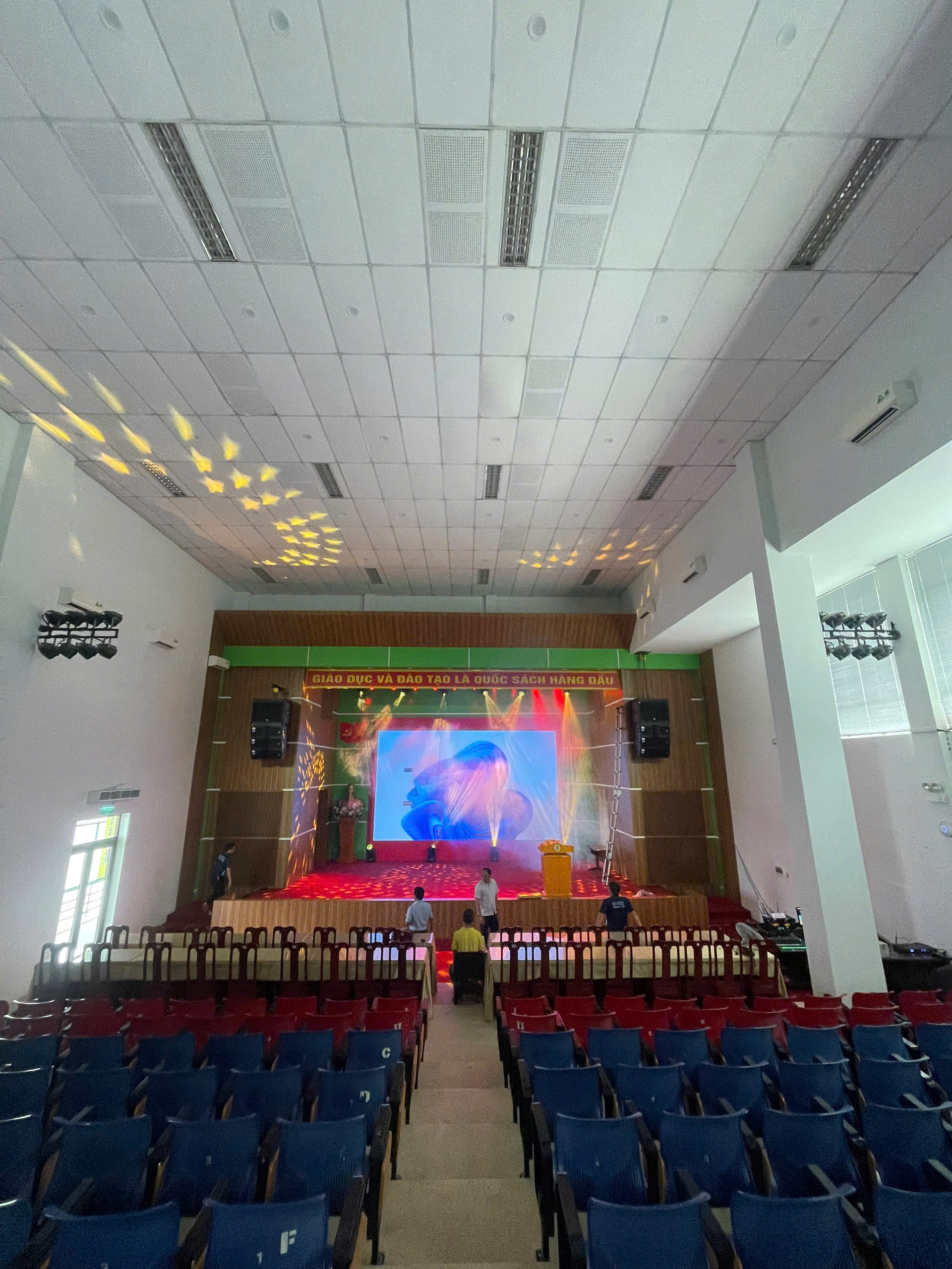 DỰ ÁN LẮP ĐẶT HỆ THỐNG CHIẾU SÁNG HỘI TRƯỜNG A5 – TRƯỜNG ĐẠI HỌC SƯ PHẠM ĐÀ NẴNG