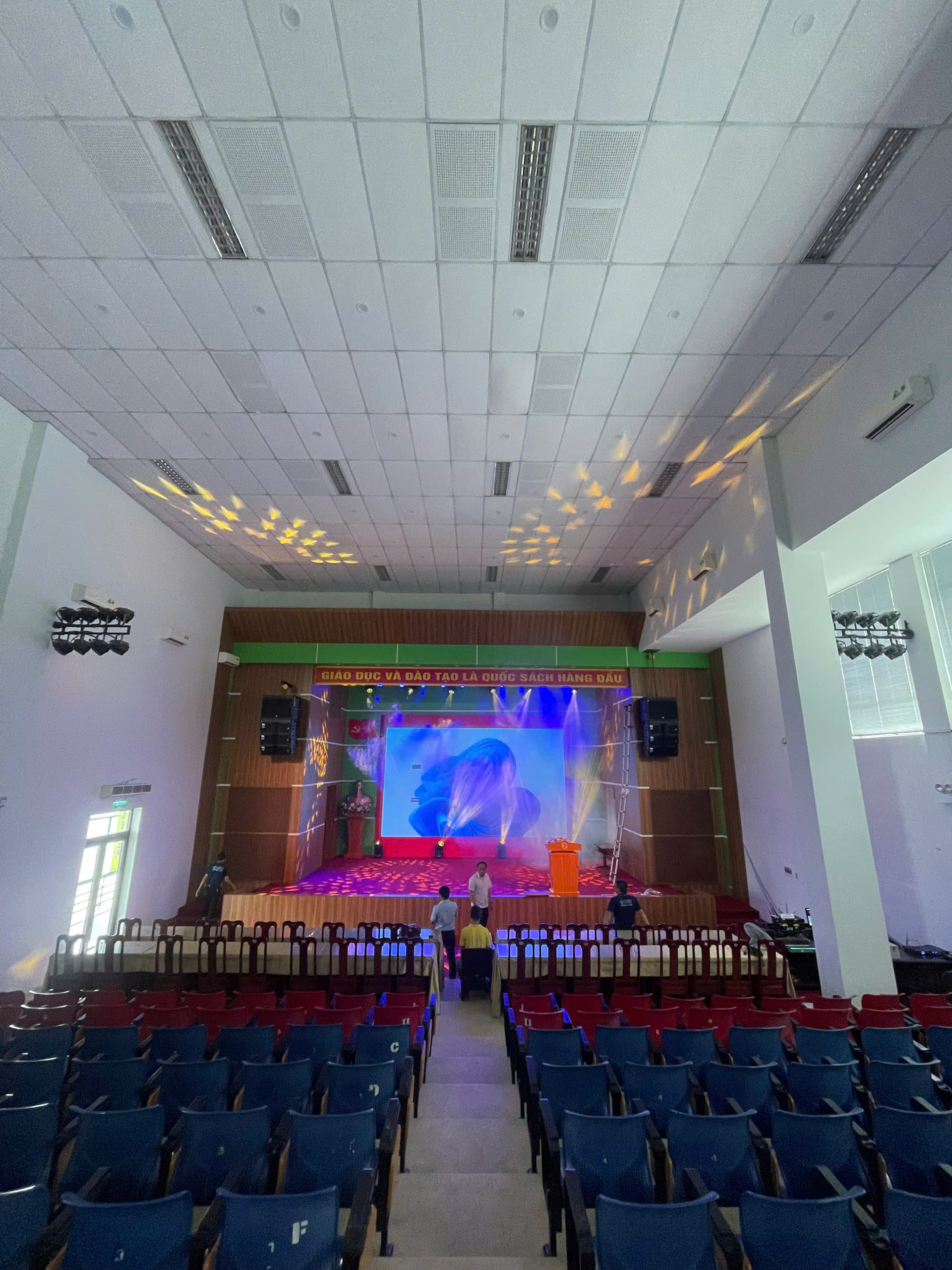 DỰ ÁN LẮP ĐẶT HỆ THỐNG CHIẾU SÁNG HỘI TRƯỜNG A5 – TRƯỜNG ĐẠI HỌC SƯ PHẠM ĐÀ NẴNG