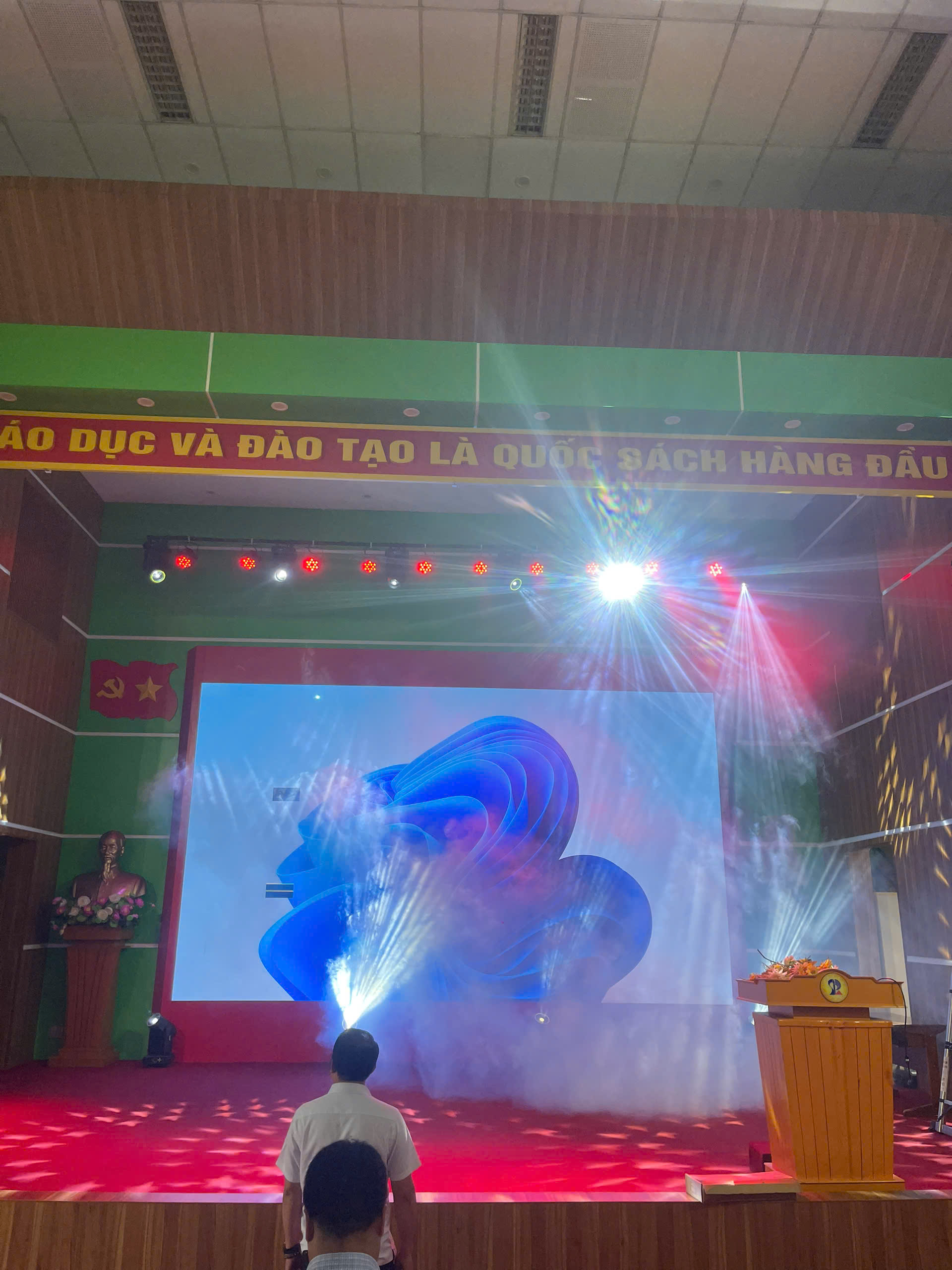 DỰ ÁN LẮP ĐẶT HỆ THỐNG CHIẾU SÁNG HỘI TRƯỜNG A5 – TRƯỜNG ĐẠI HỌC SƯ PHẠM ĐÀ NẴNG