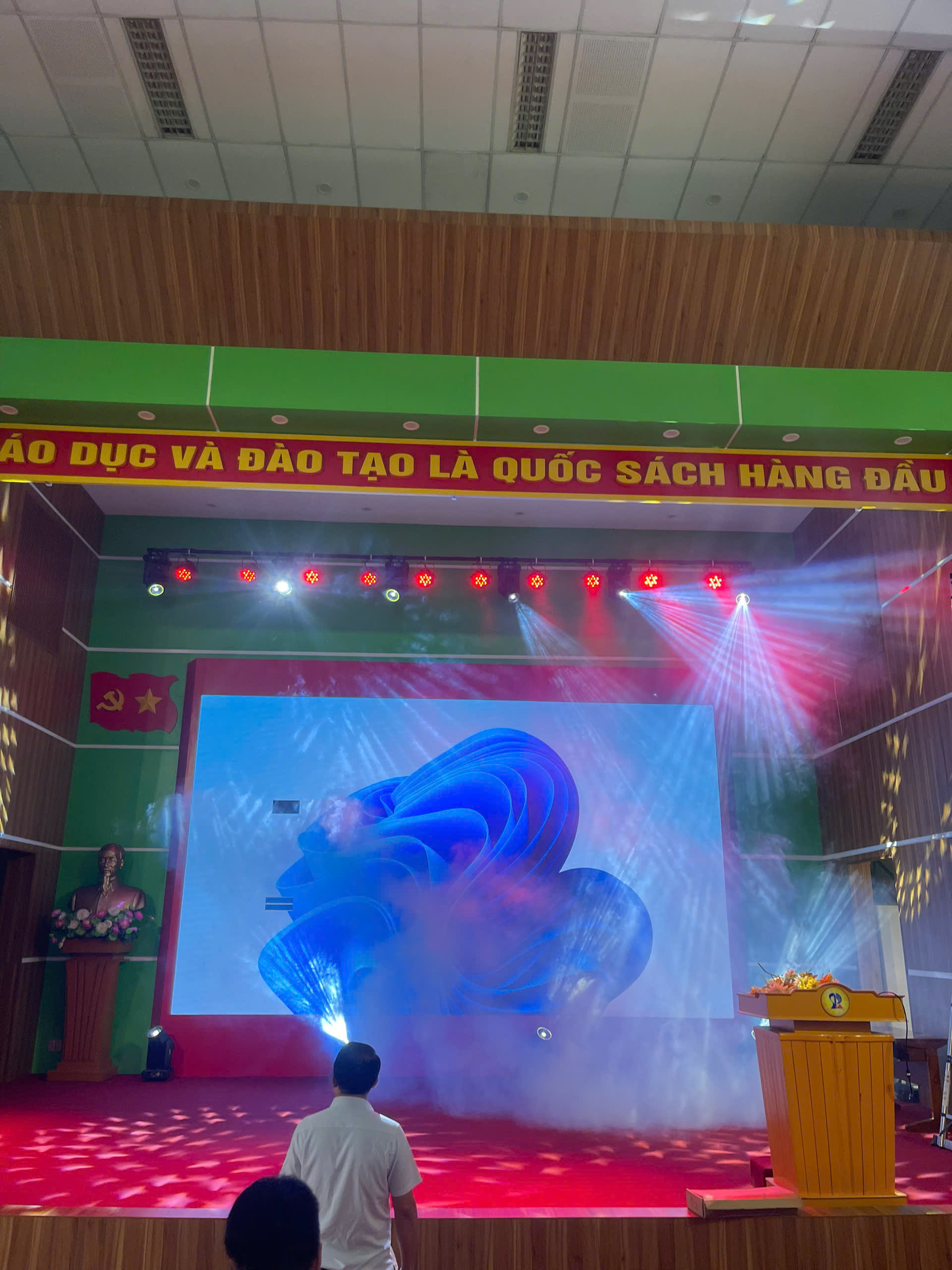 DỰ ÁN LẮP ĐẶT HỆ THỐNG CHIẾU SÁNG HỘI TRƯỜNG A5 – TRƯỜNG ĐẠI HỌC SƯ PHẠM ĐÀ NẴNG