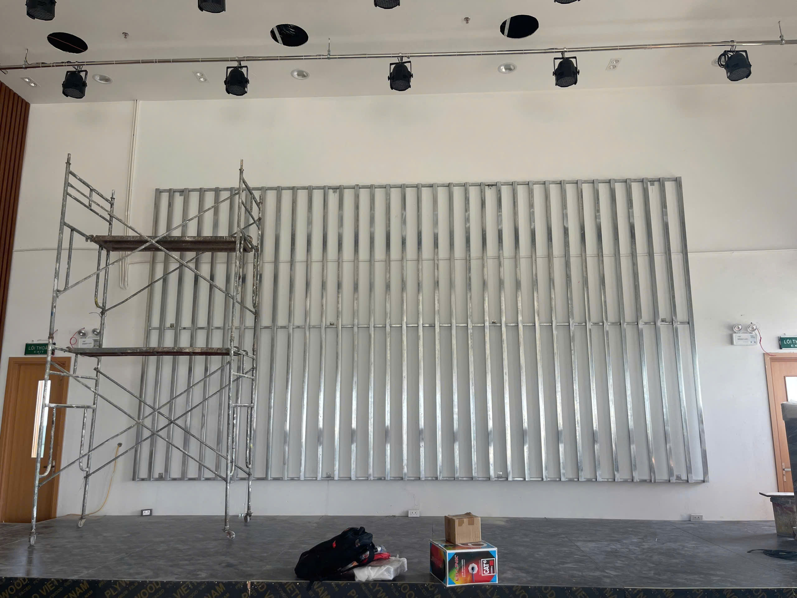  DỰ ÁN THI CÔNG LẮP ĐẶT MÀN HÌNH LED CQ TẠI BẢO HIỂM GỬI TIỀN VIỆT NAM – DIV 