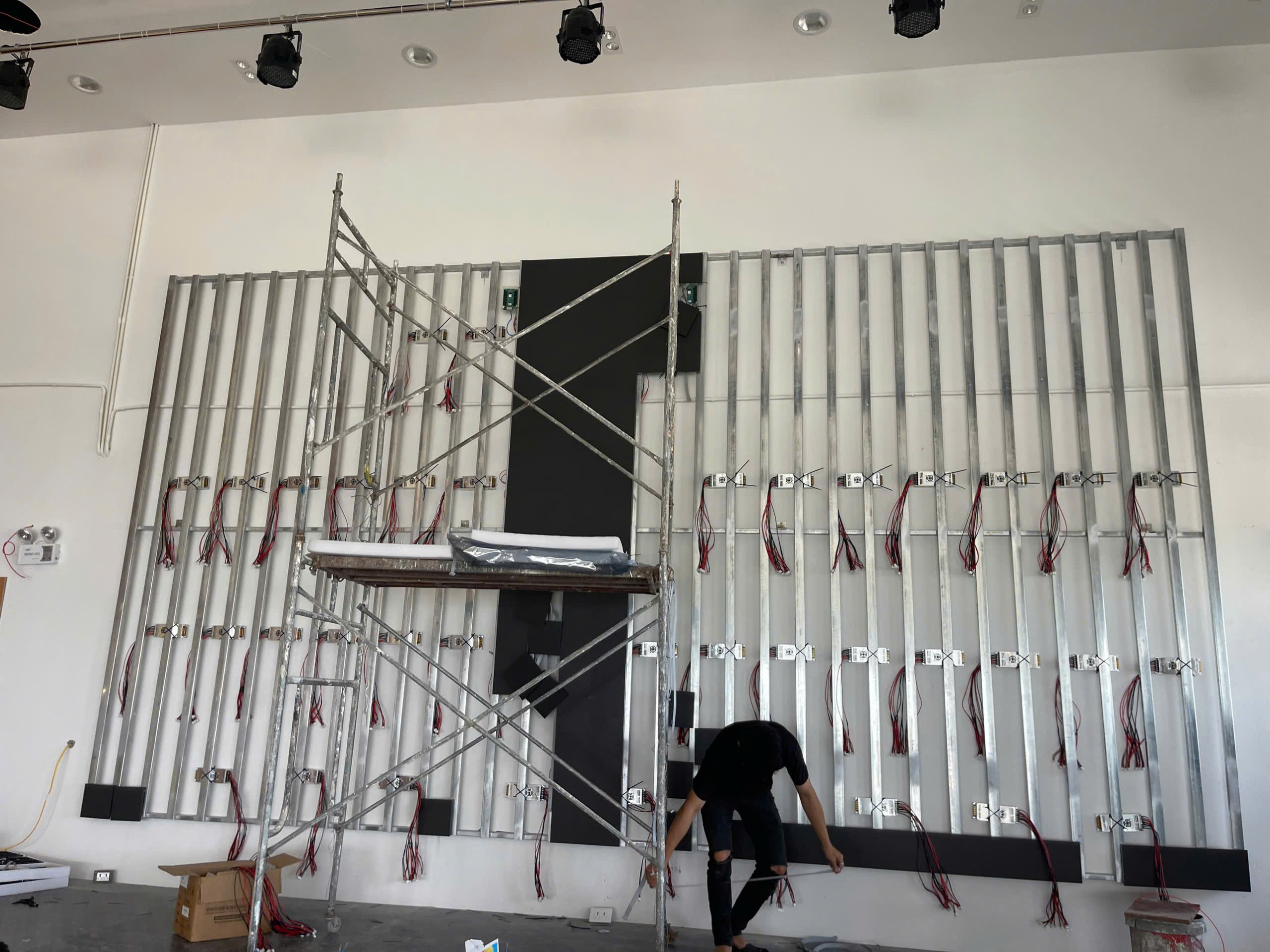  DỰ ÁN THI CÔNG LẮP ĐẶT MÀN HÌNH LED CQ TẠI BẢO HIỂM GỬI TIỀN VIỆT NAM – DIV 
