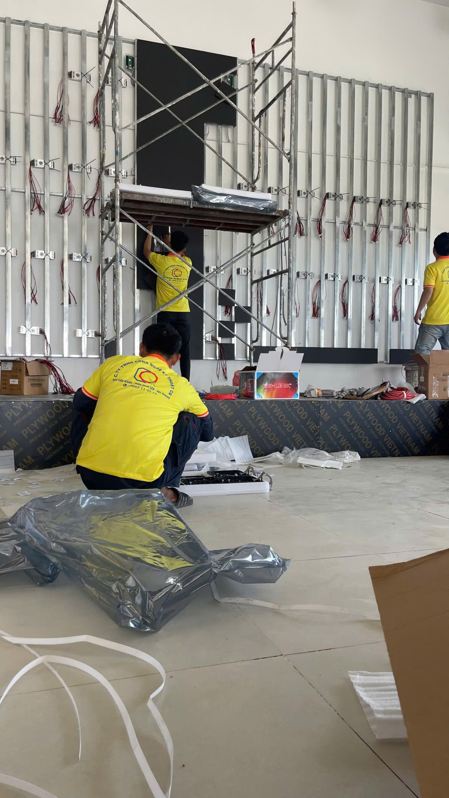  DỰ ÁN THI CÔNG LẮP ĐẶT MÀN HÌNH LED CQ TẠI BẢO HIỂM GỬI TIỀN VIỆT NAM – DIV 